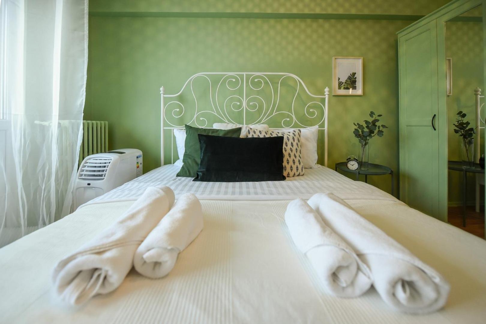 Chic Accommodation With Breathtaking Views Over Calea Victoriei - Your Central Heaven Bucarest Exterior foto