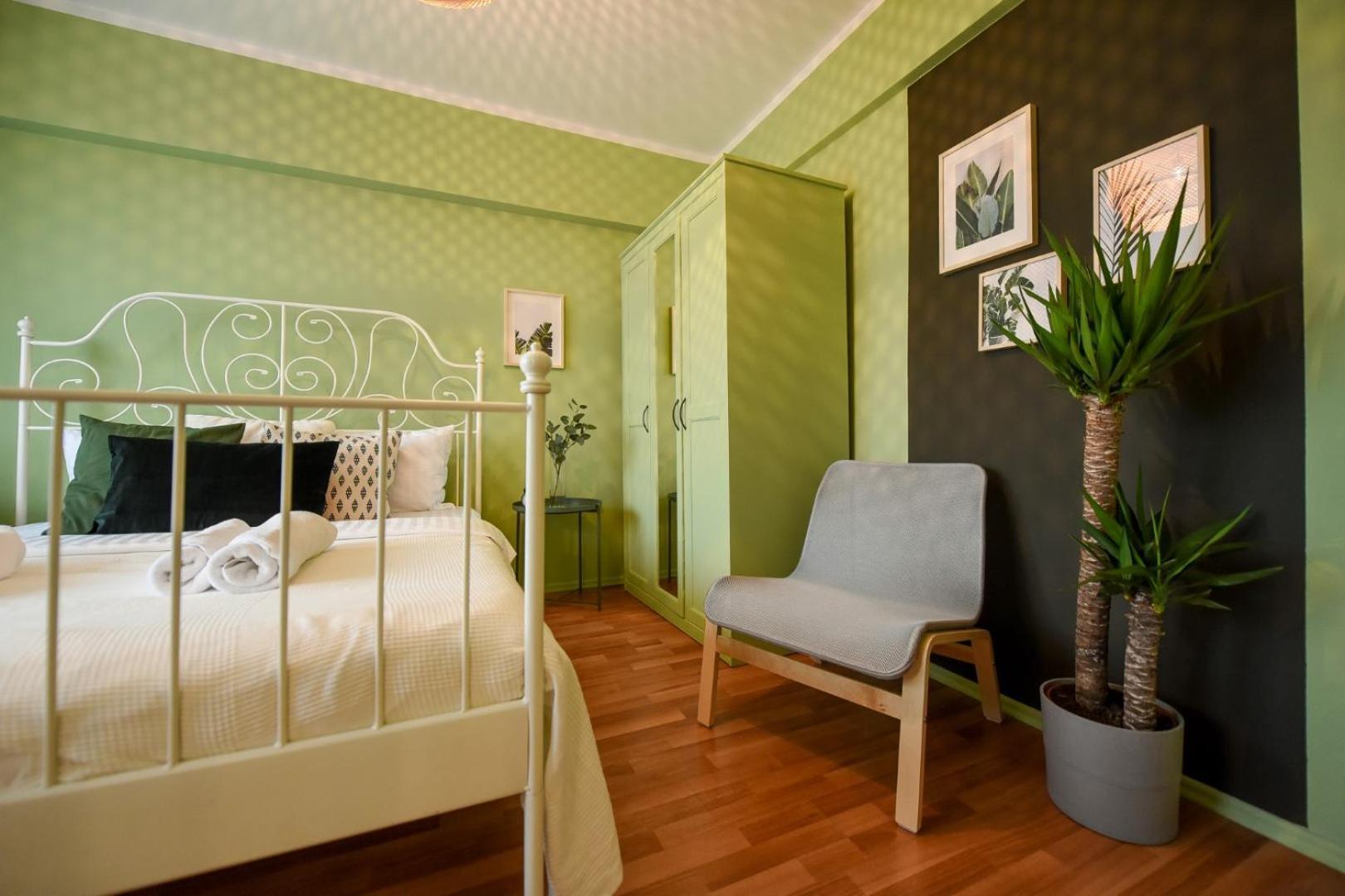 Chic Accommodation With Breathtaking Views Over Calea Victoriei - Your Central Heaven Bucarest Habitación foto