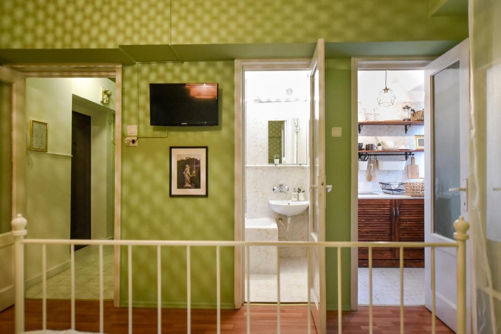 Chic Accommodation With Breathtaking Views Over Calea Victoriei - Your Central Heaven Bucarest Habitación foto