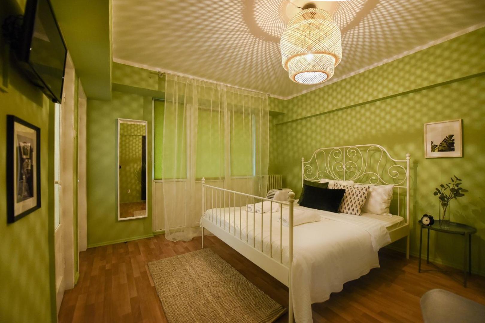 Chic Accommodation With Breathtaking Views Over Calea Victoriei - Your Central Heaven Bucarest Habitación foto