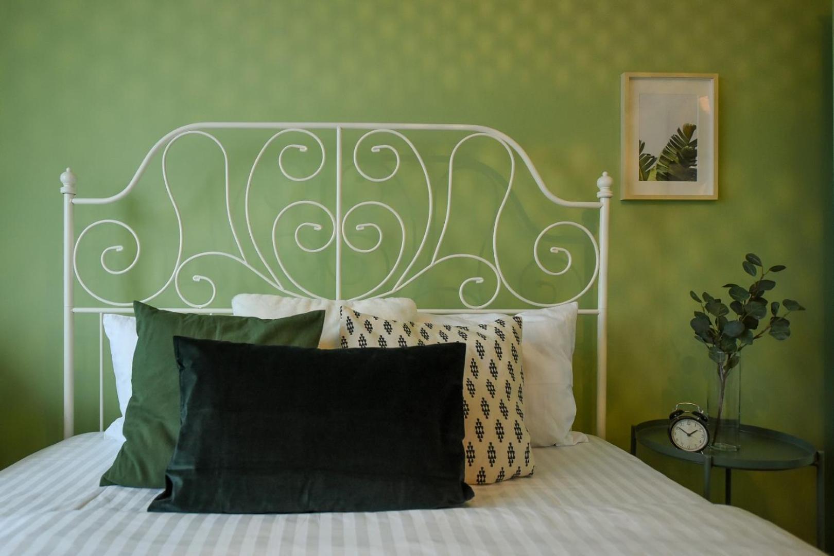 Chic Accommodation With Breathtaking Views Over Calea Victoriei - Your Central Heaven Bucarest Habitación foto